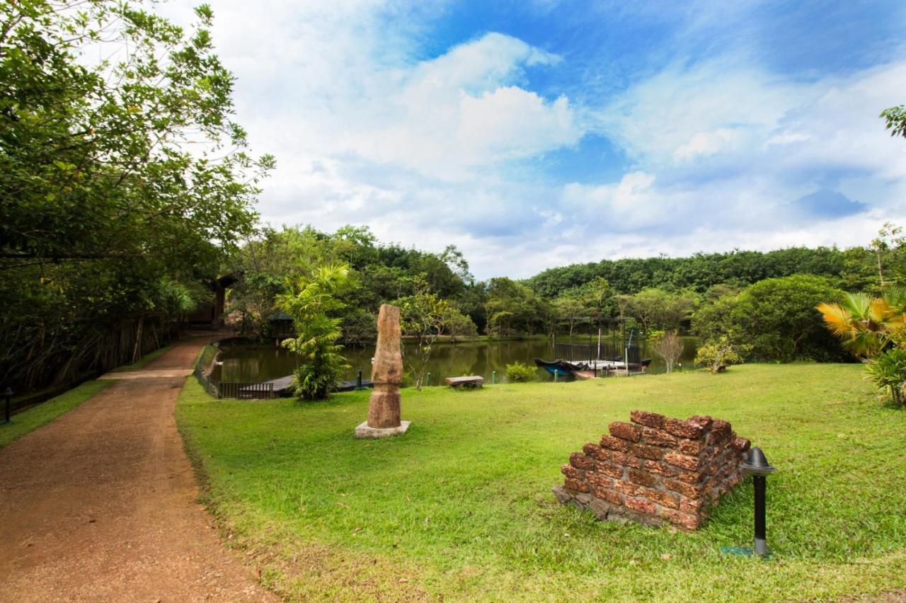 Lake Serenity Resort & Spa Kuruwita Exterior foto